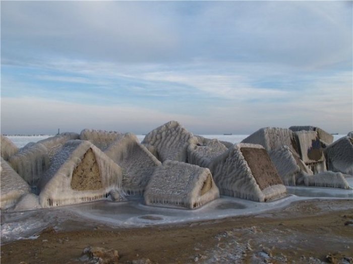 Замерзшее Черное море