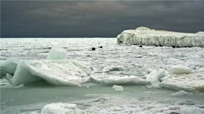 Замерзшее Черное море