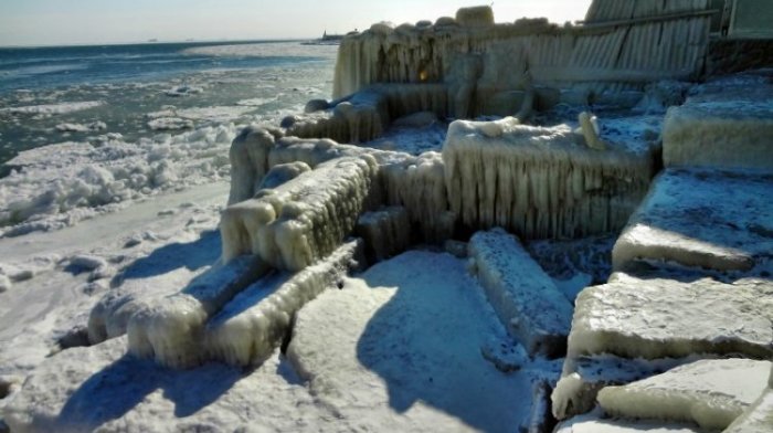 Замерзшее Черное море