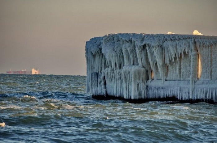 Замерзшее Черное море