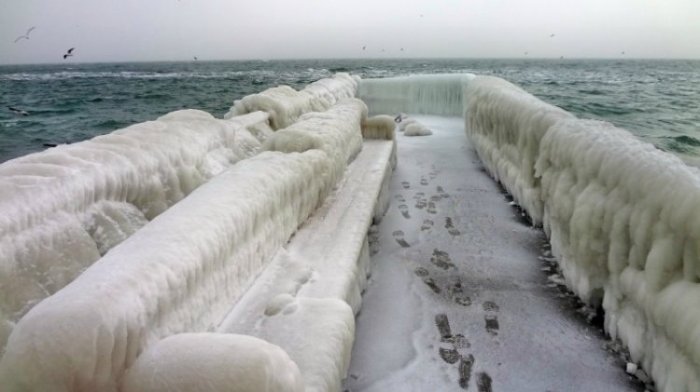 Замерзшее Черное море