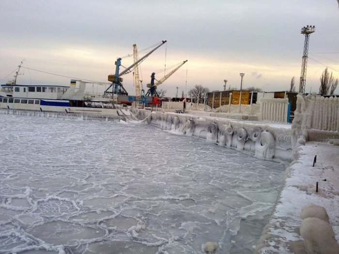 Замерзшее Черное море