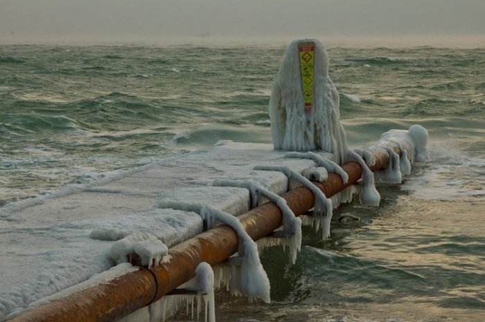 Замерзшее Черное море